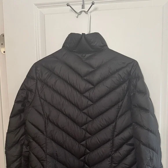 Patagonia Black Women's Puffer Jacket - Picture 16 of 16